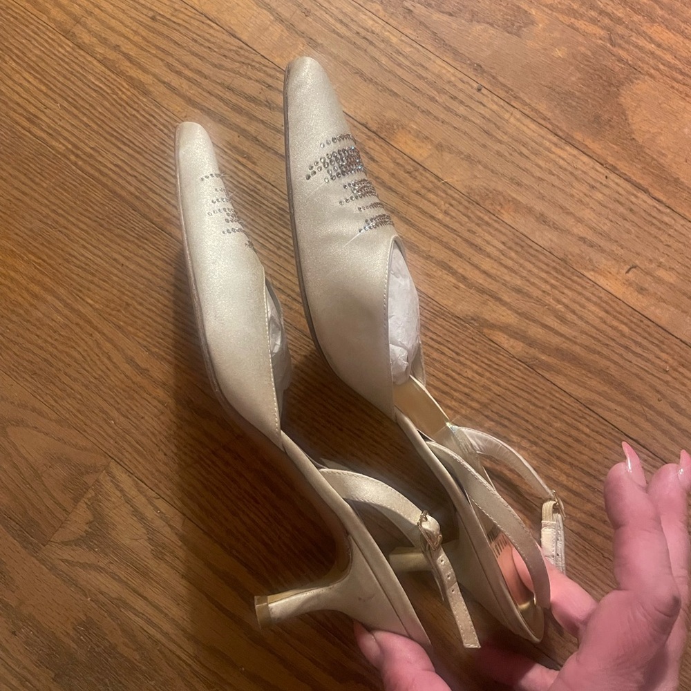 Vintage Stuart Weitzman Gold & Cream embellished Heels 9.5 - Picture 9 of 9